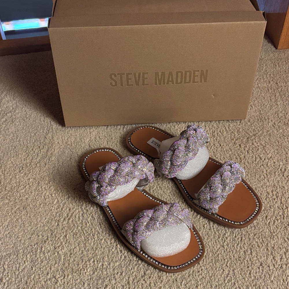 Steve Madden Women's Newbie Rhinestone sandals size 8